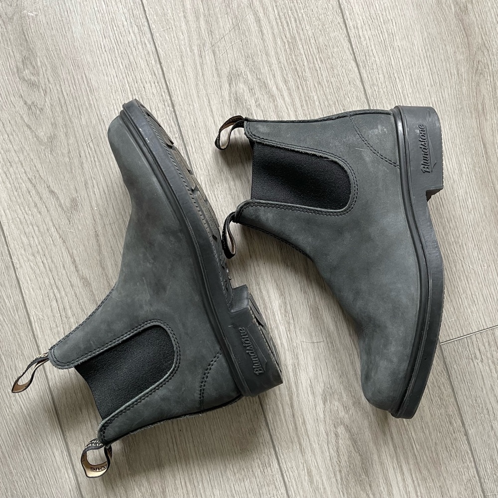 Blundstone #1308 Rustic Black Chelsea Boots